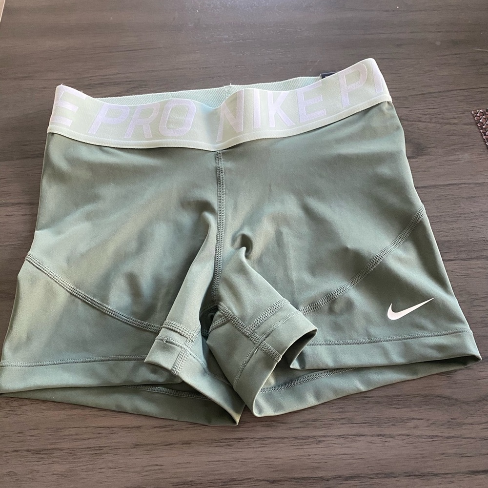 Nike Pro